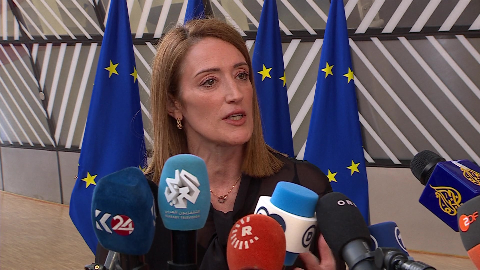 Roberta METSOLA, EP President participates at the European Council meeting: arrival, doorstep and extracts from the press conference